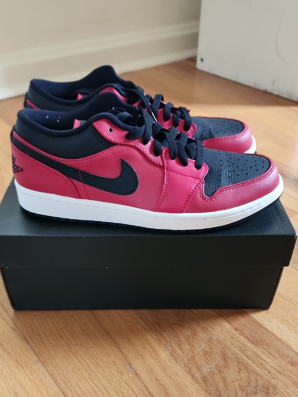 Nike Air Jordan 1 Low - Red & Black